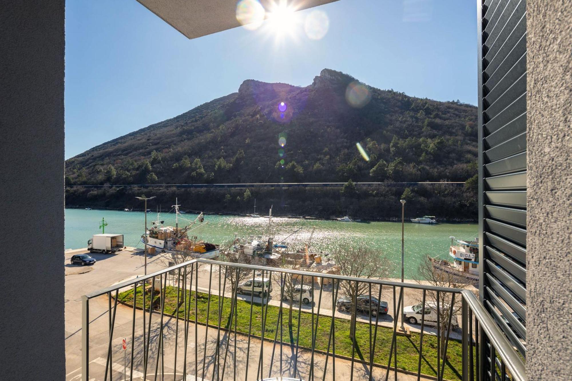 Seafront Andrijana - Happy Apartman Plomin