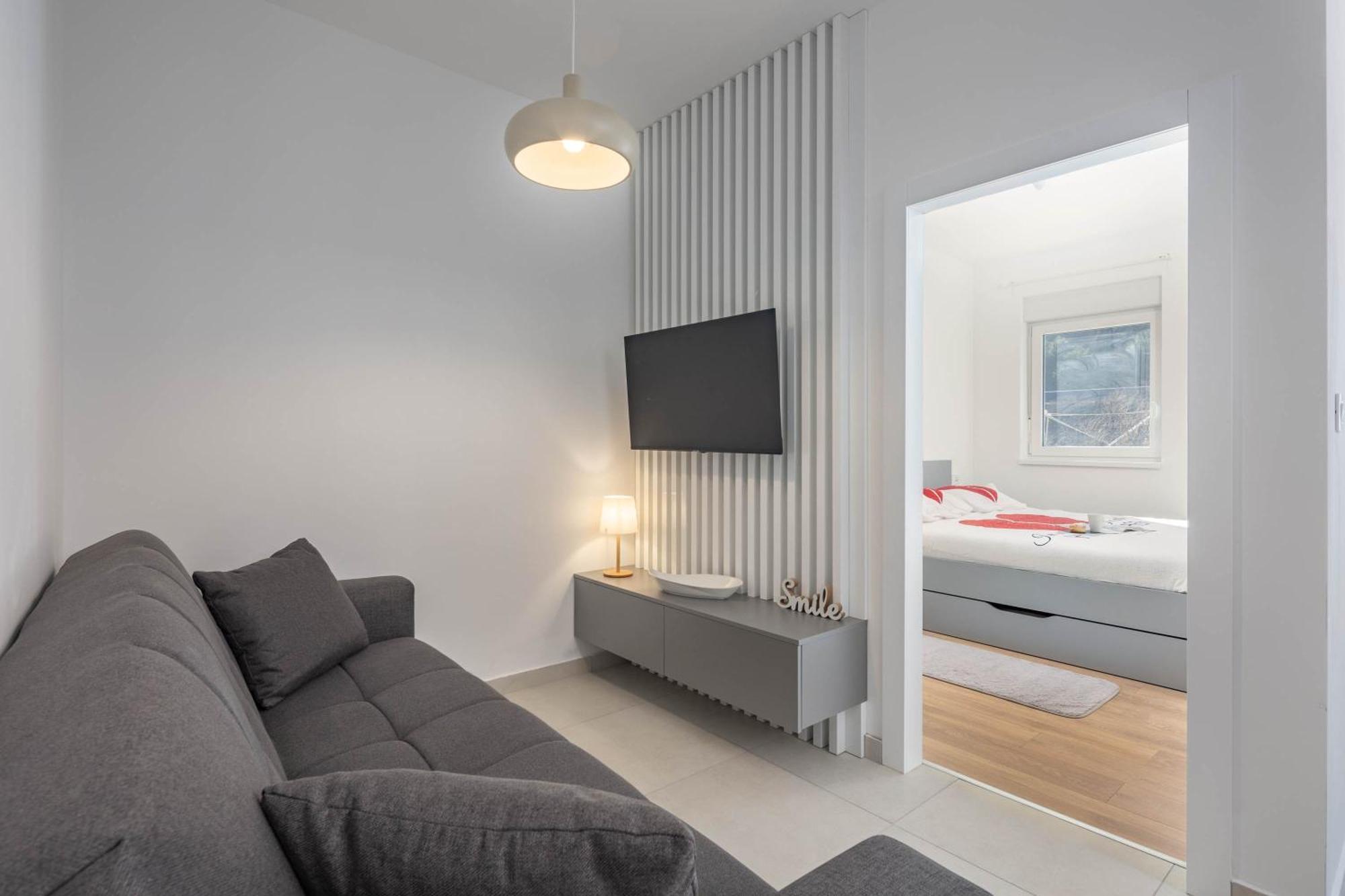 Apartment Seafront Andrijana - Happy Plomin