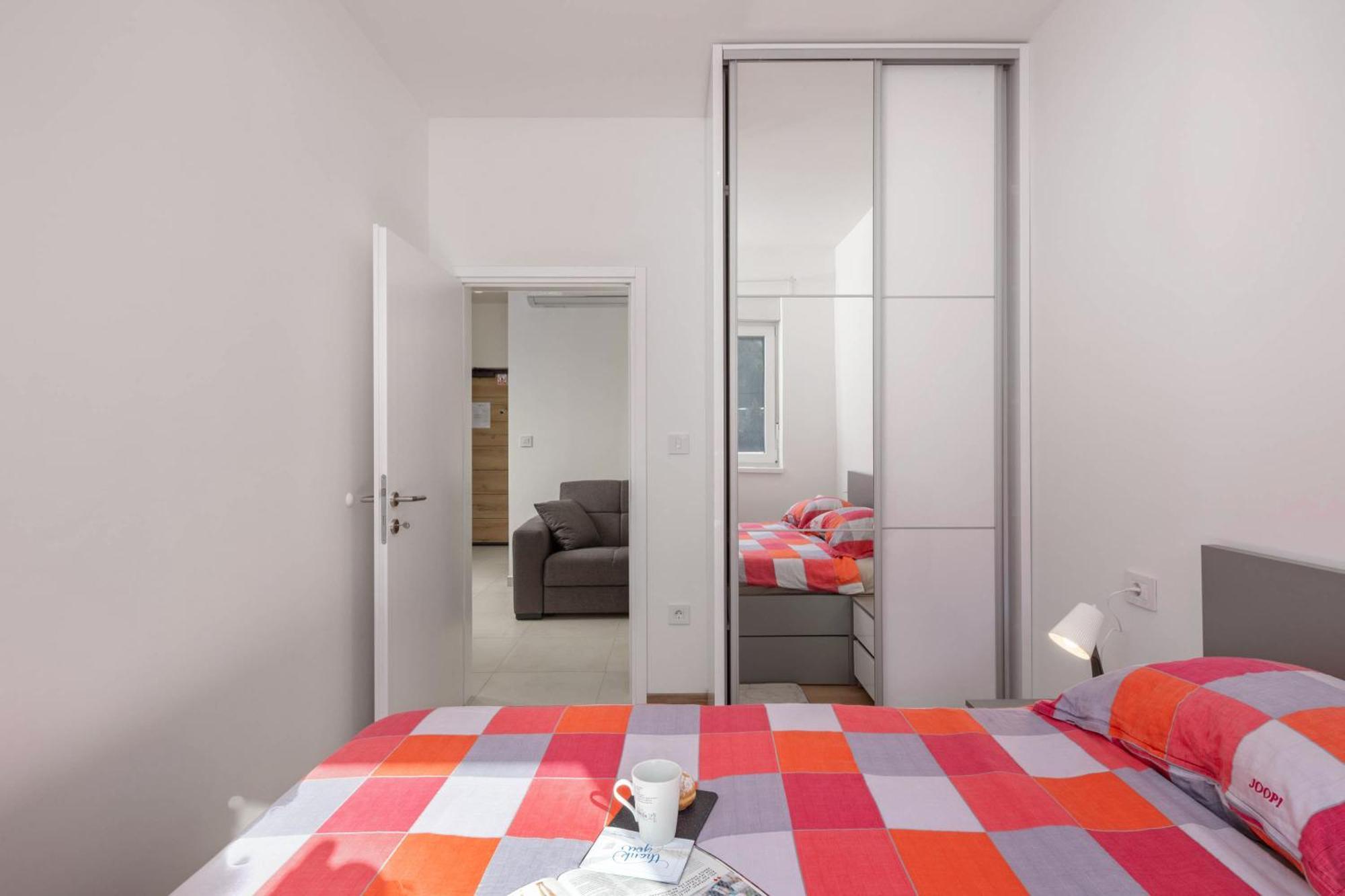 Apartment Seafront Andrijana - Happy