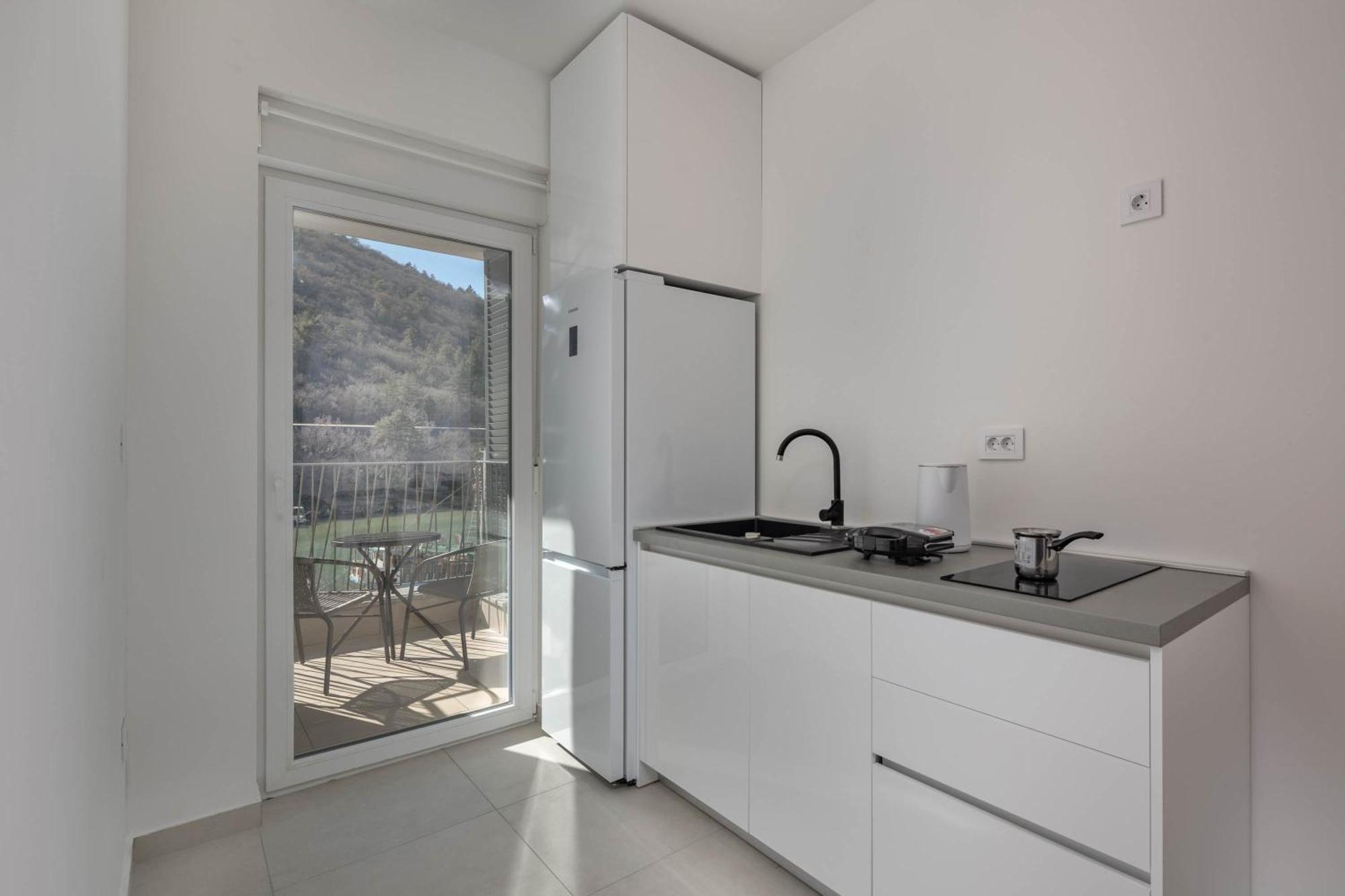 Apartment Seafront Andrijana - Happy
