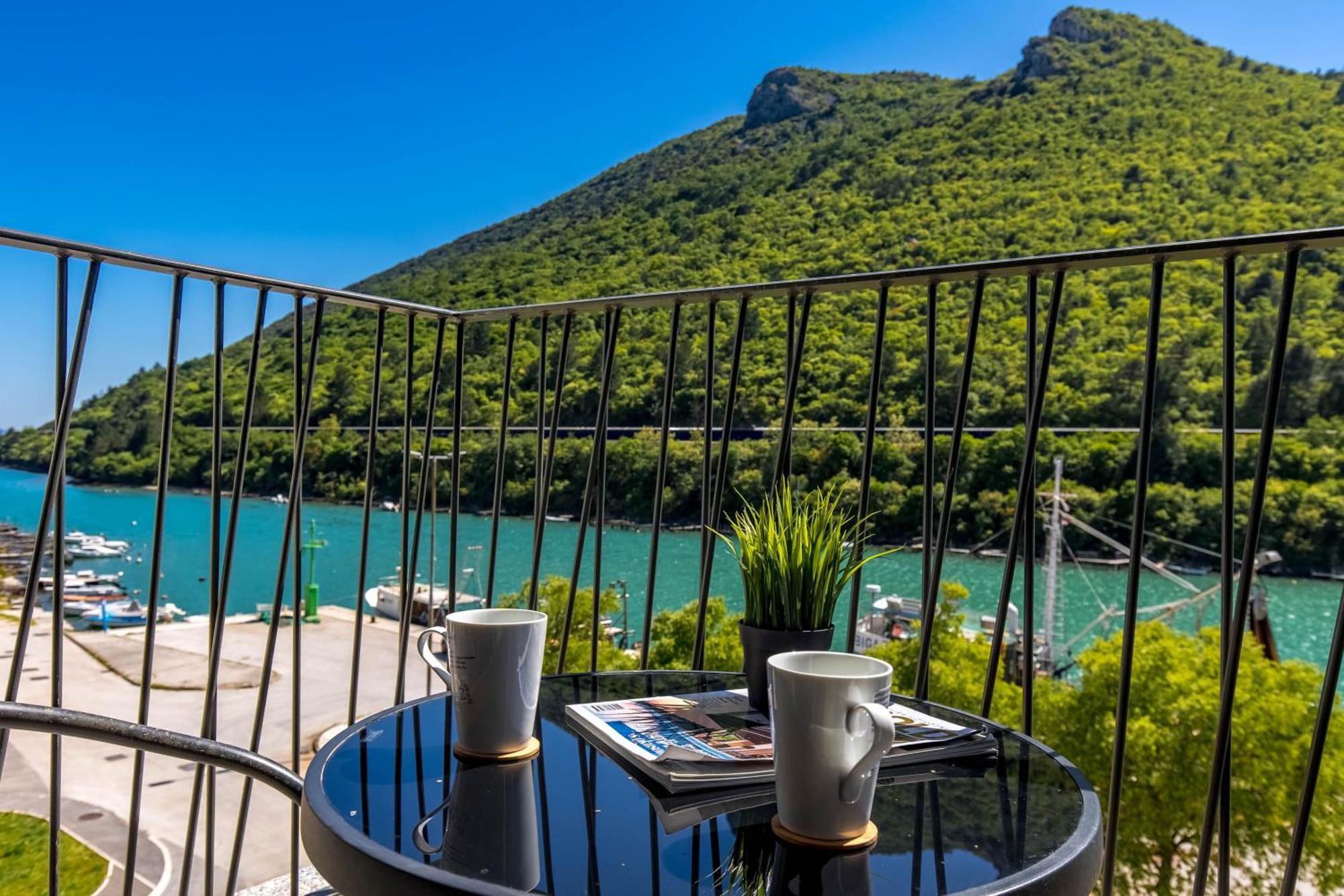 Apartment Seafront Andrijana - Happy Plomin